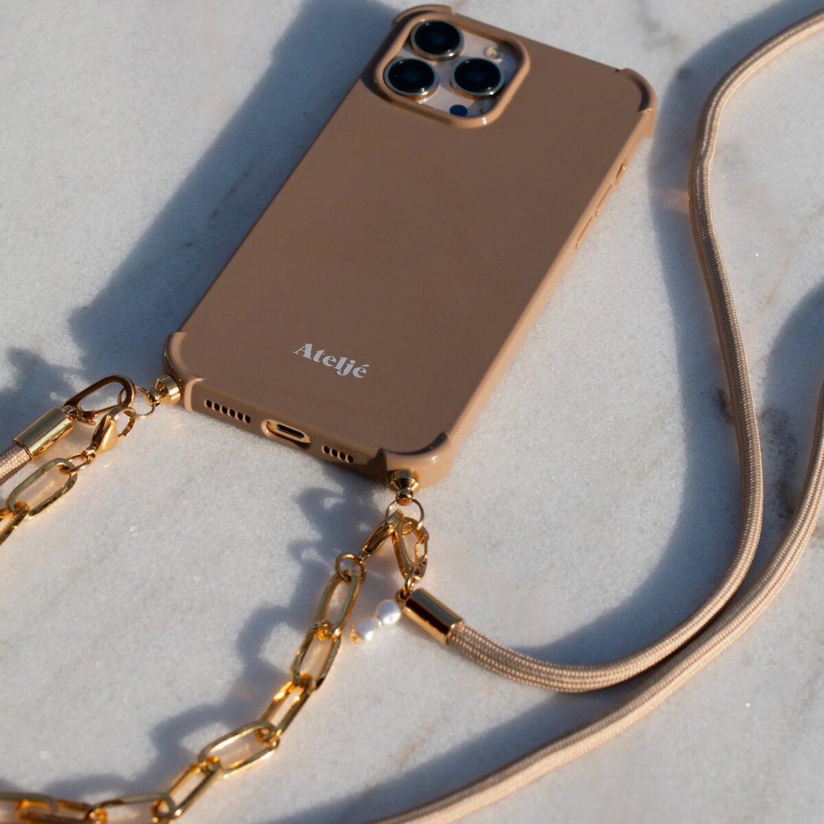 Atelj&eacute; Caramel case