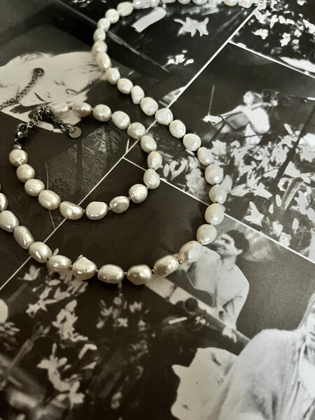 Monochromatic Silver Detailed Pearl Bracelet