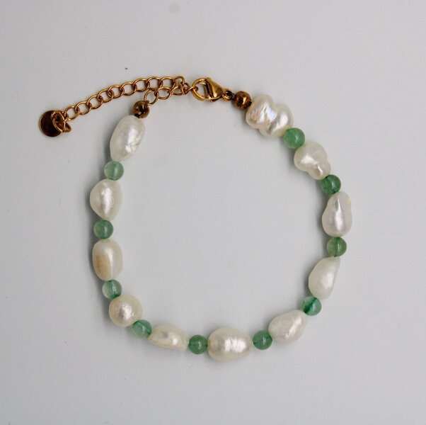 Monochromatic Gold Pearl Bracelet Green