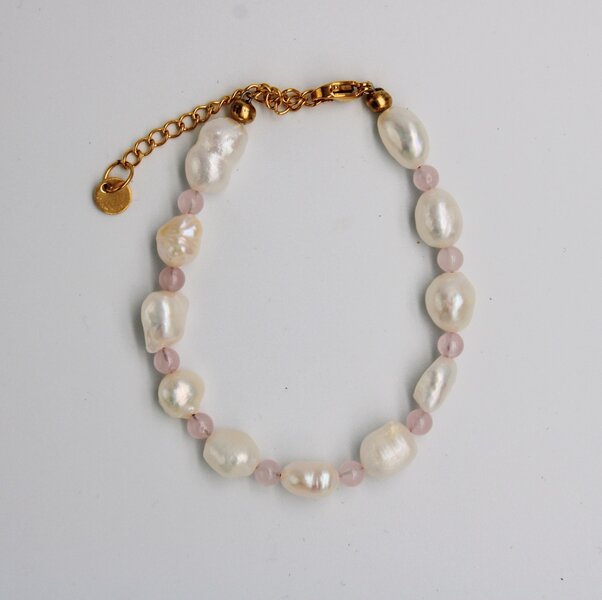 Monochromatic Gold Pearl Bracelet Pink