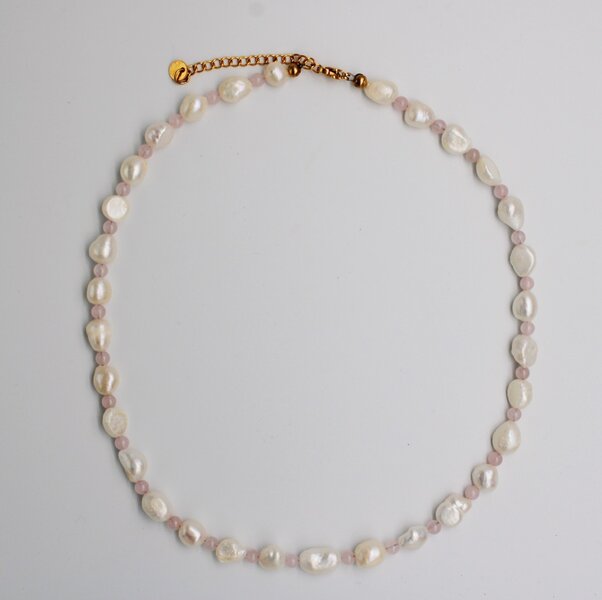 Monochromatic Gold Pearl Necklace Pink